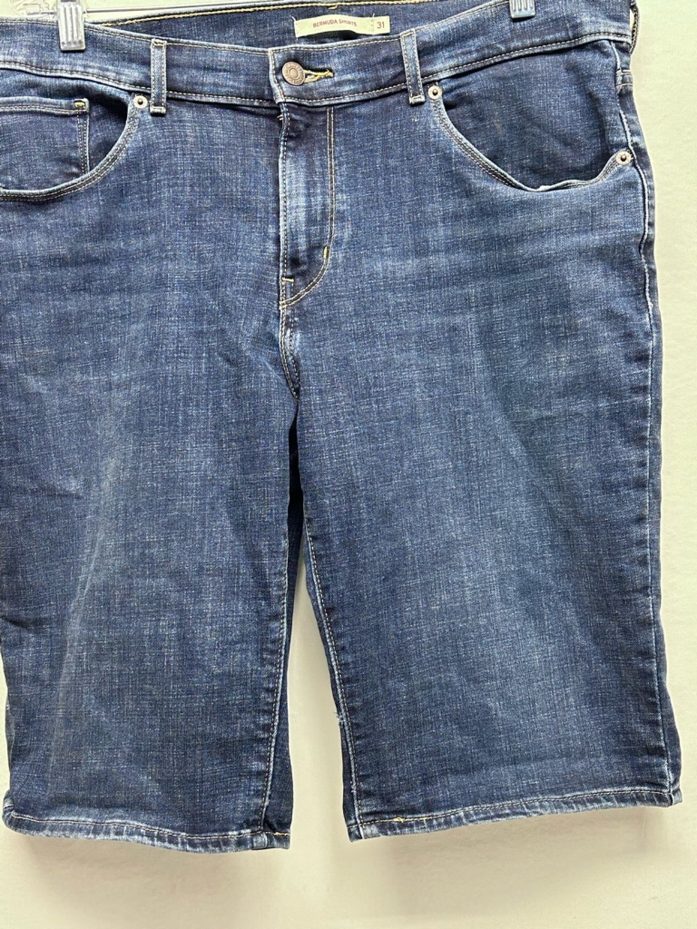 Denim Shorts in Dark Blue - Classic Casual Fit woman’s Levi’s 31